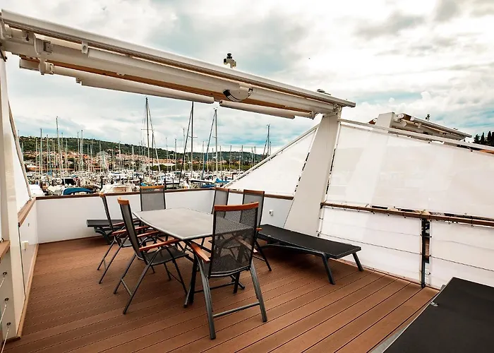 Categorical Floating House Portorož